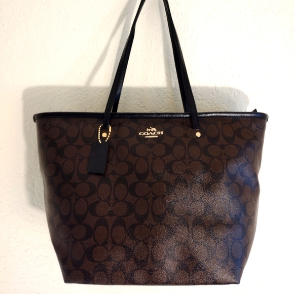 COACH Signature Series Street Tote F34104 - Picture 1 of 12
